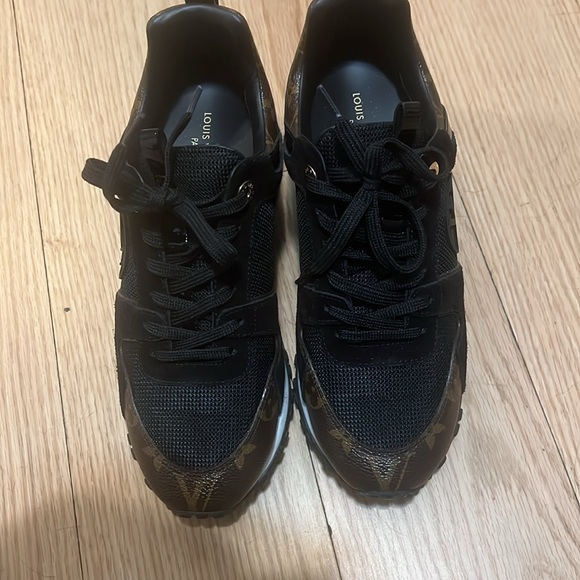 Women’s runaway Louis Vuitton sneakers!!! - Picture 4 of 7